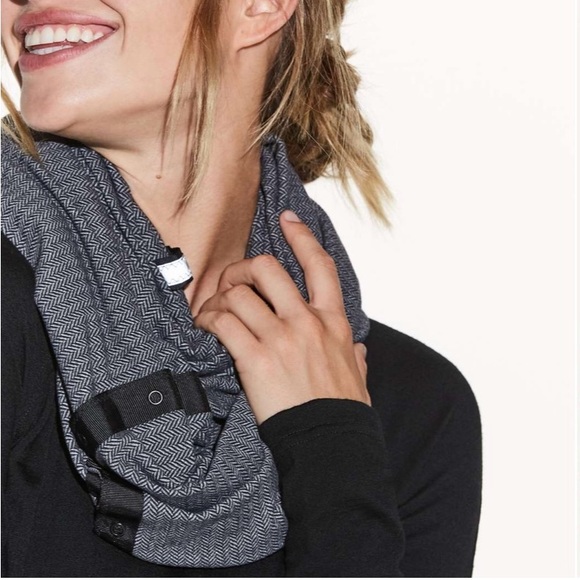 Lululemon Vinyasa Scarf (Rulu) - Picture 2 of 6